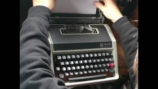 Olivetti Lettera 33 Typing [upl. by Enelyt961]