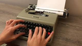 1950 Olivetti Lettera 22 Typewriter [upl. by Augy426]