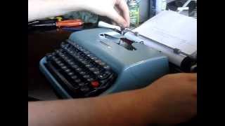 1962 OlivettiUnderwood Lettera 22 typewriter [upl. by Enyalb]