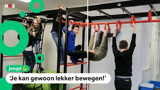 Tijdens de les naar de wc Op deze beweegschool klim je er naartoe [upl. by Anahs384]