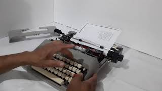 Maquina de escribir OLIVETTI LETTERA 35 [upl. by Lovett879]