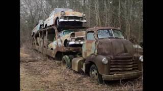 Caminhão Cegonha e carros antigos abandonados [upl. by Nitsirt]