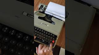 Olivetti Lettera 22 Typewriter [upl. by Anale]